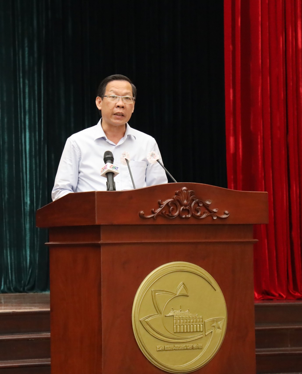Chủ tịch UBND TPHCM Phan Văn Mãi phát biểu kết luận Hội nghị, nhấn mạnh 15 nhiệm vụ trọng tâm trong năm 2022 - Ảnh: TTBCTP.