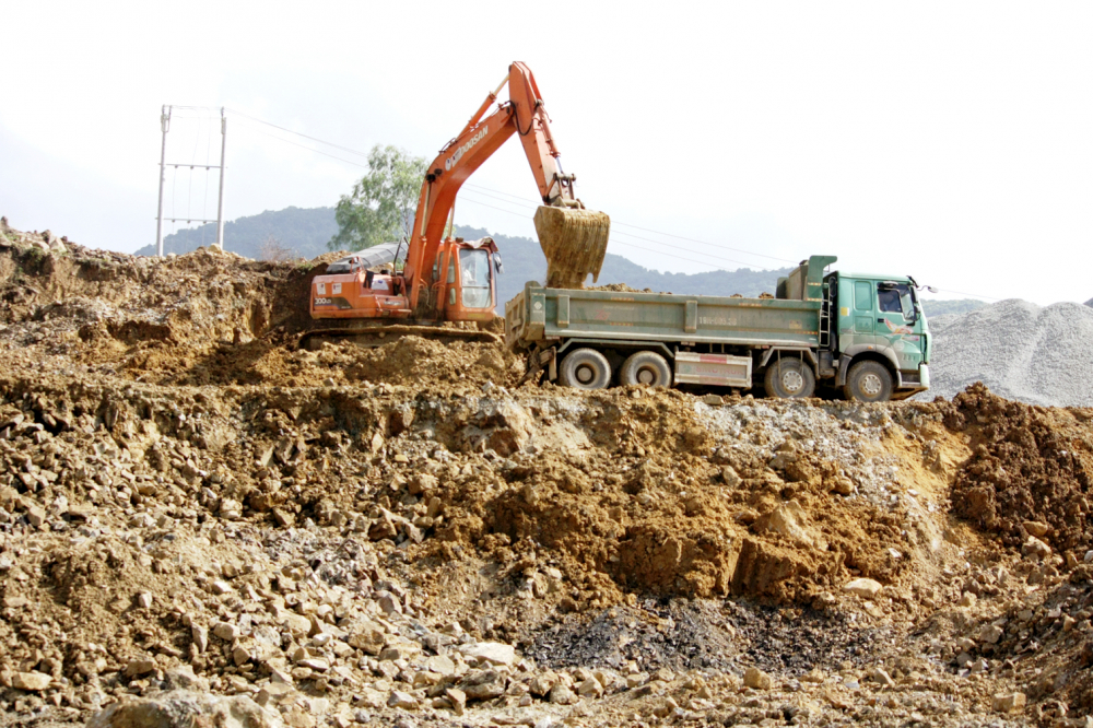 Nguồn vật liệu đất đắp nền đường cho các dự án cao tốc Bắc - Nam phía đông