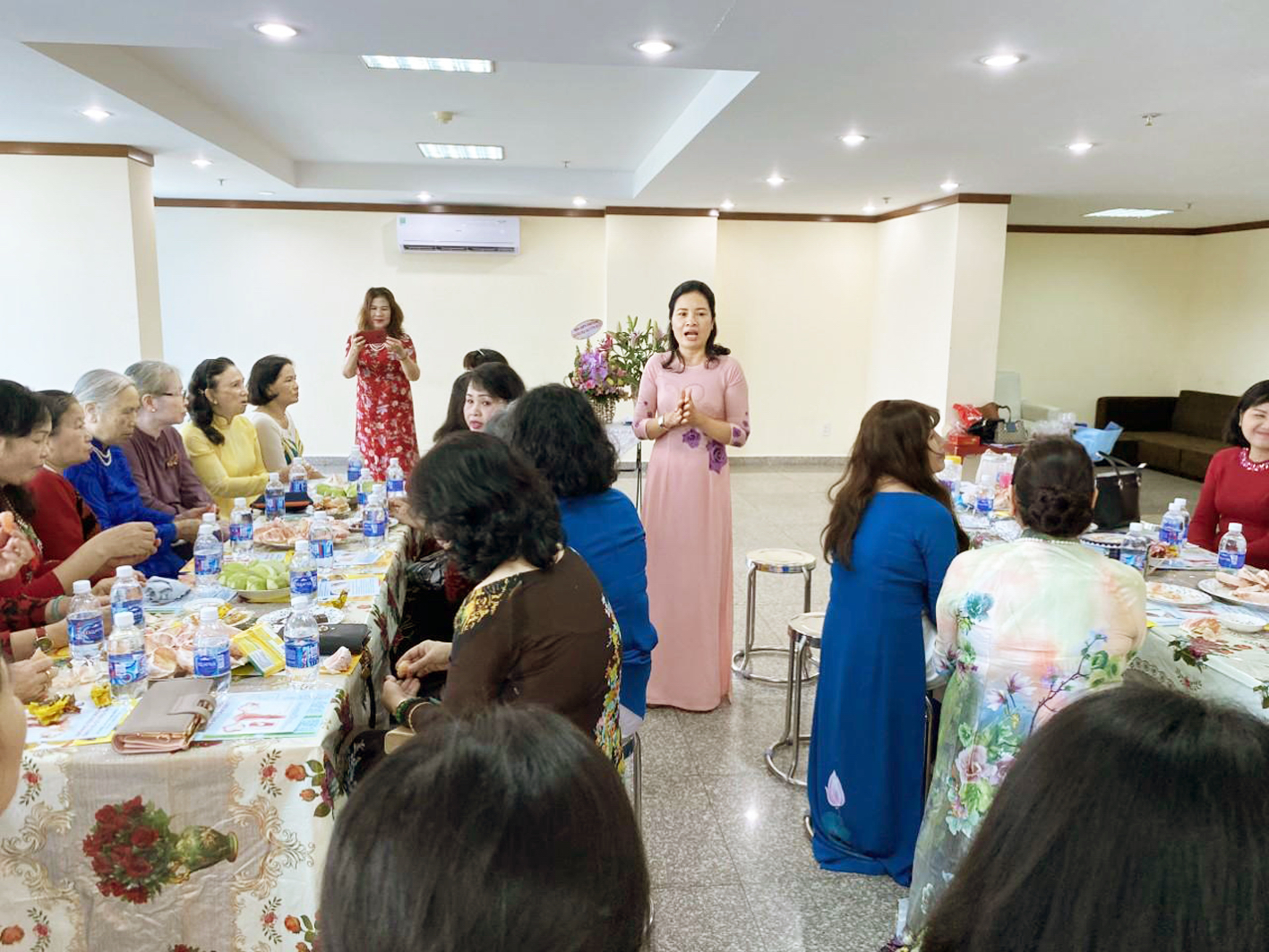 Chi hội Phụ nữ chung cư Hoàng Anh Thanh Bình (P.Tân Hưng) họp mặt kỷ niệm ngày 8/3