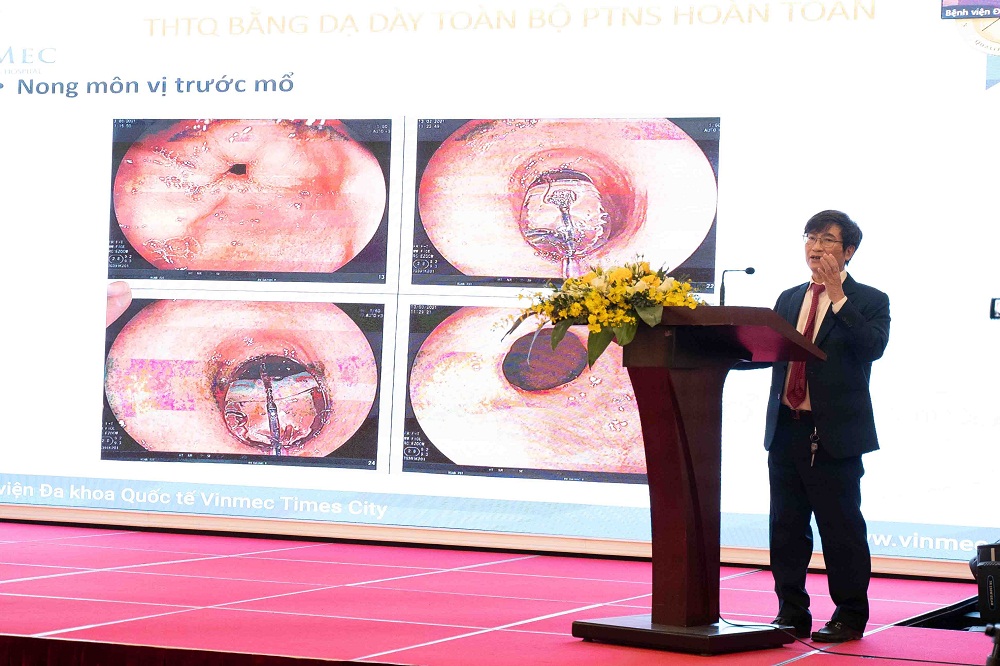 PGS-TS. Phạm Đức Huấn trình bày nghiên cứu phẫu thuật nội soi tạo hình thực quản bằng dạ dày trong UTTQ - Ảnh: Vinmec