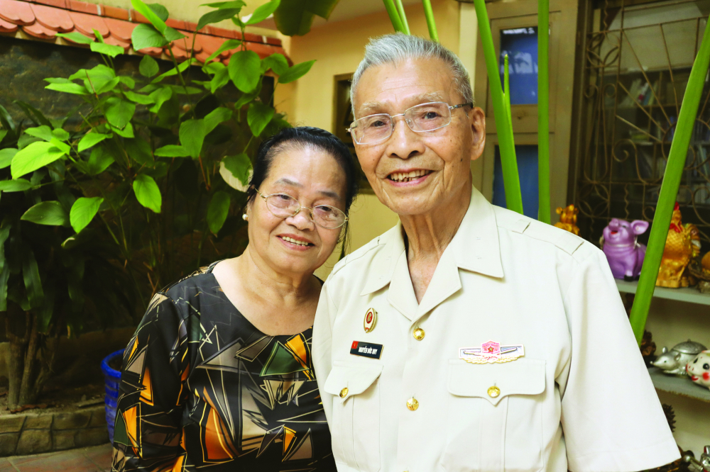 Tướng Nguyễn Đức Huy và phu nhân Nguyễn Thị Minh Thuận, tại nhà riêng năm 2020