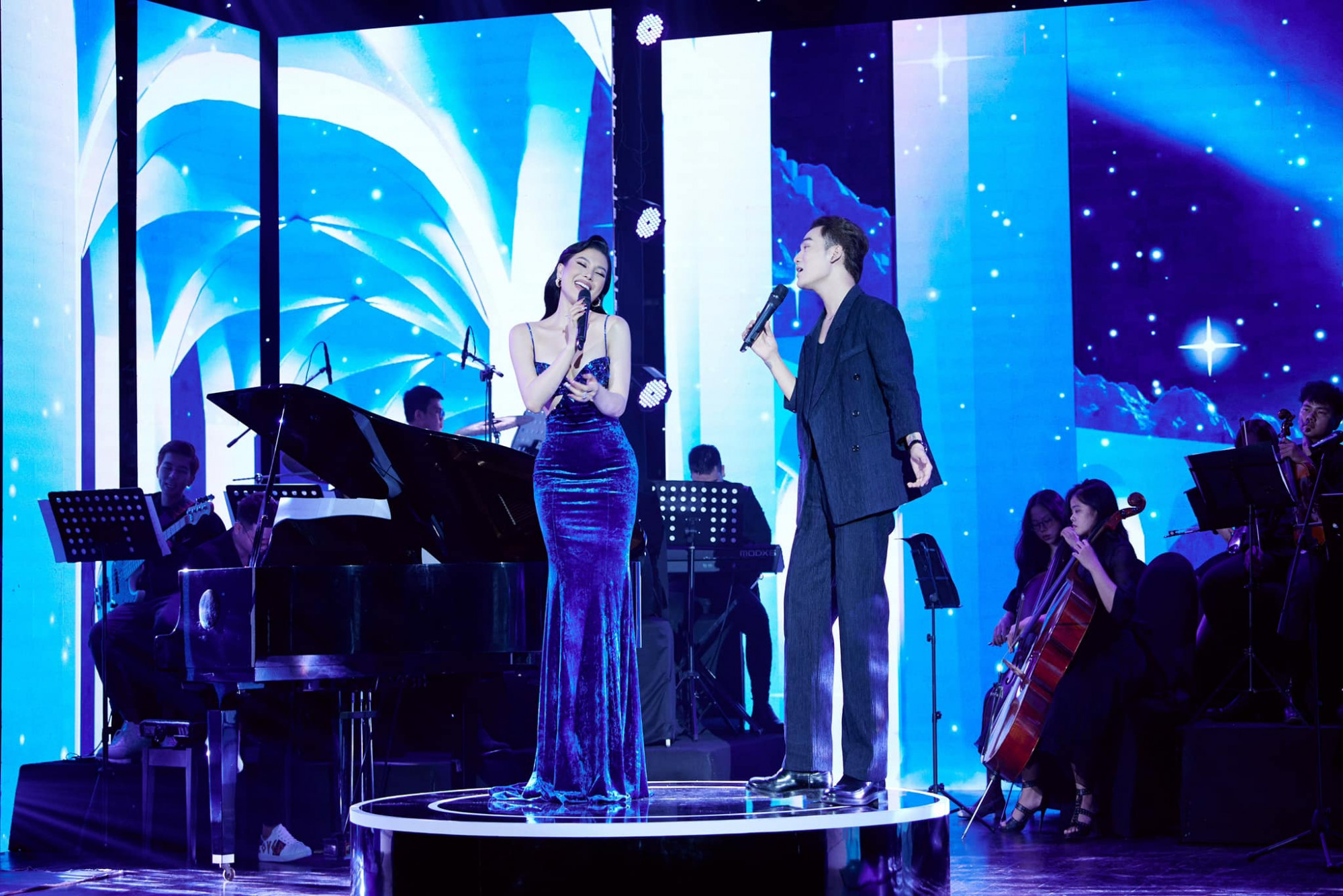Lily Chen kết hợp với ca sĩ Ali Hoàng Dương trong chương trình