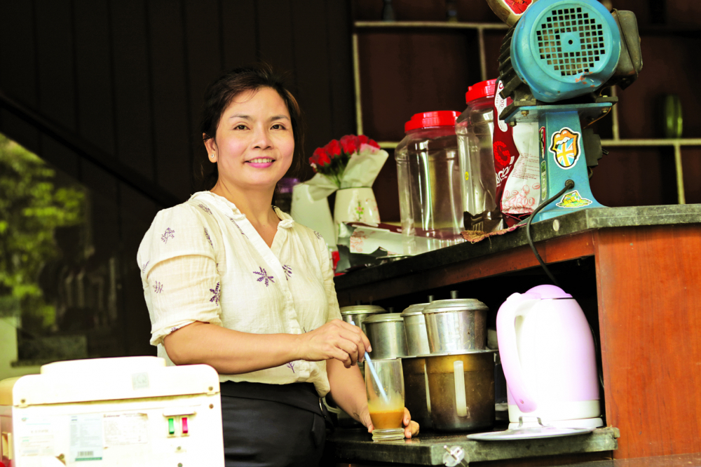 Chị Nguyễn Thị Hồng Thu gầy dựng quán cà phê  Nhật Tân từ sự trợ sức  của Hội