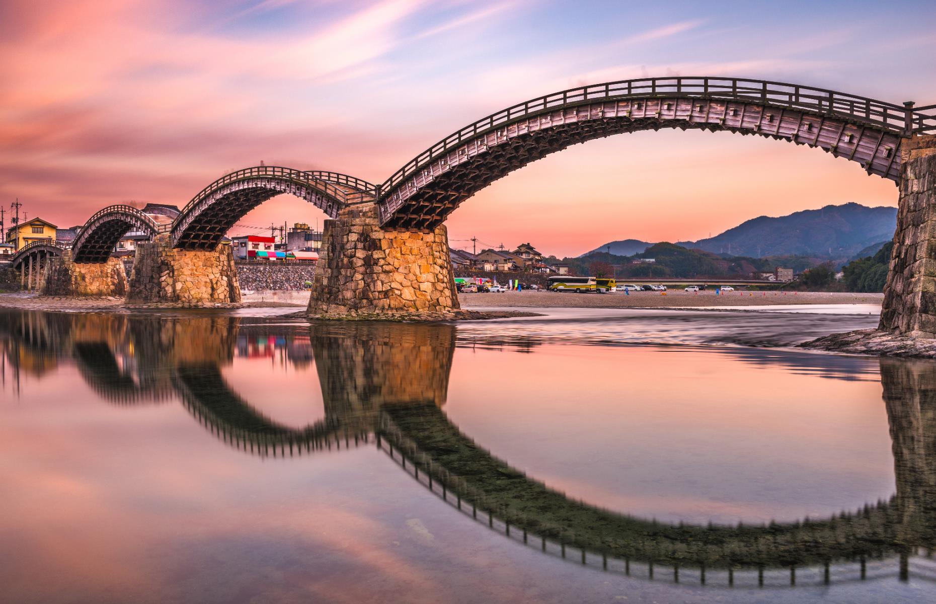 Cầu Kintaikyo - Ảnh: Sean Pavone/Shutterstock