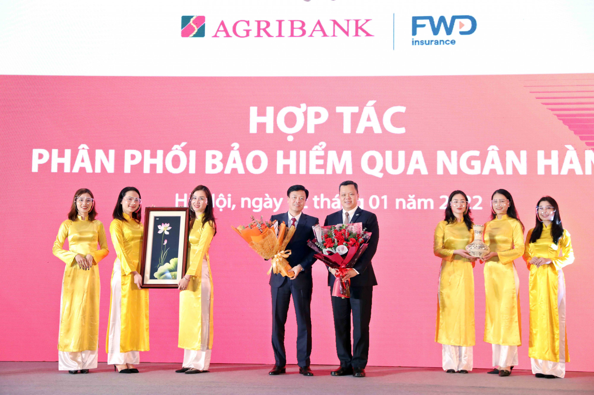 FWD Việt Nam chính thức triển khai hợp tác phân phối bảo hiểm qua Ngân hàng Agribank - Ảnh: Agribank