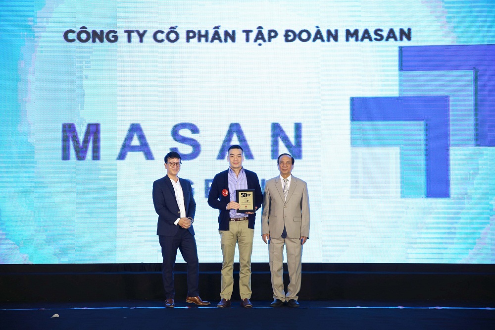 Ông Michael H. Nguyen - Phó tổng giám đốc - đại diện Tập đoàn Masan nhận giải thưởng. Ảnh: Masan Group
