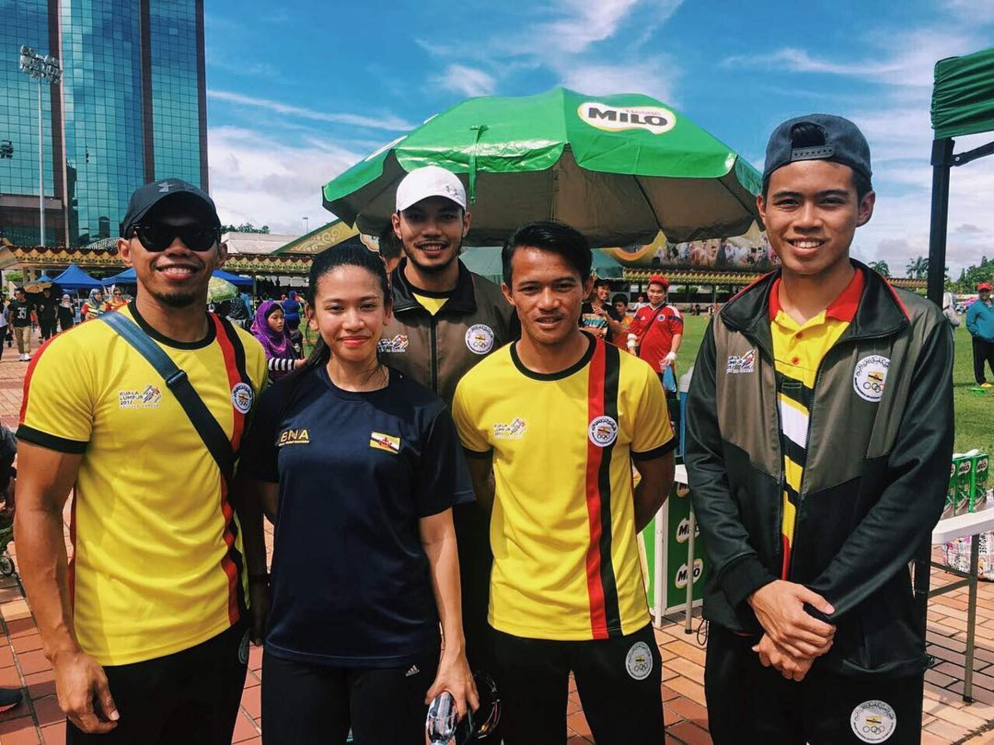  Công chúa Fadzilah của Brunei - hay đơn giản là Mốt với đội bóng lưới của cô ấy. Ảnh: @ lychenn / Instagram 