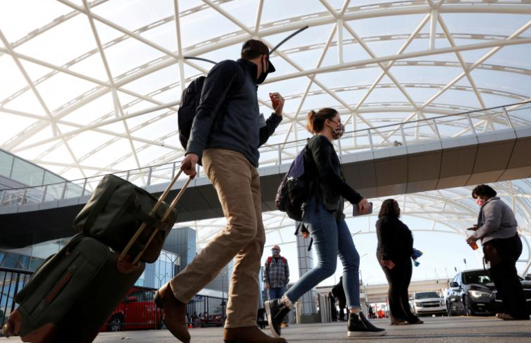 Ở châu Âu và châu Mỹ, lượng du khách nước ngoài lần lượt tăng 19% và 17% vào năm 2021. ẢNH: REUTERS