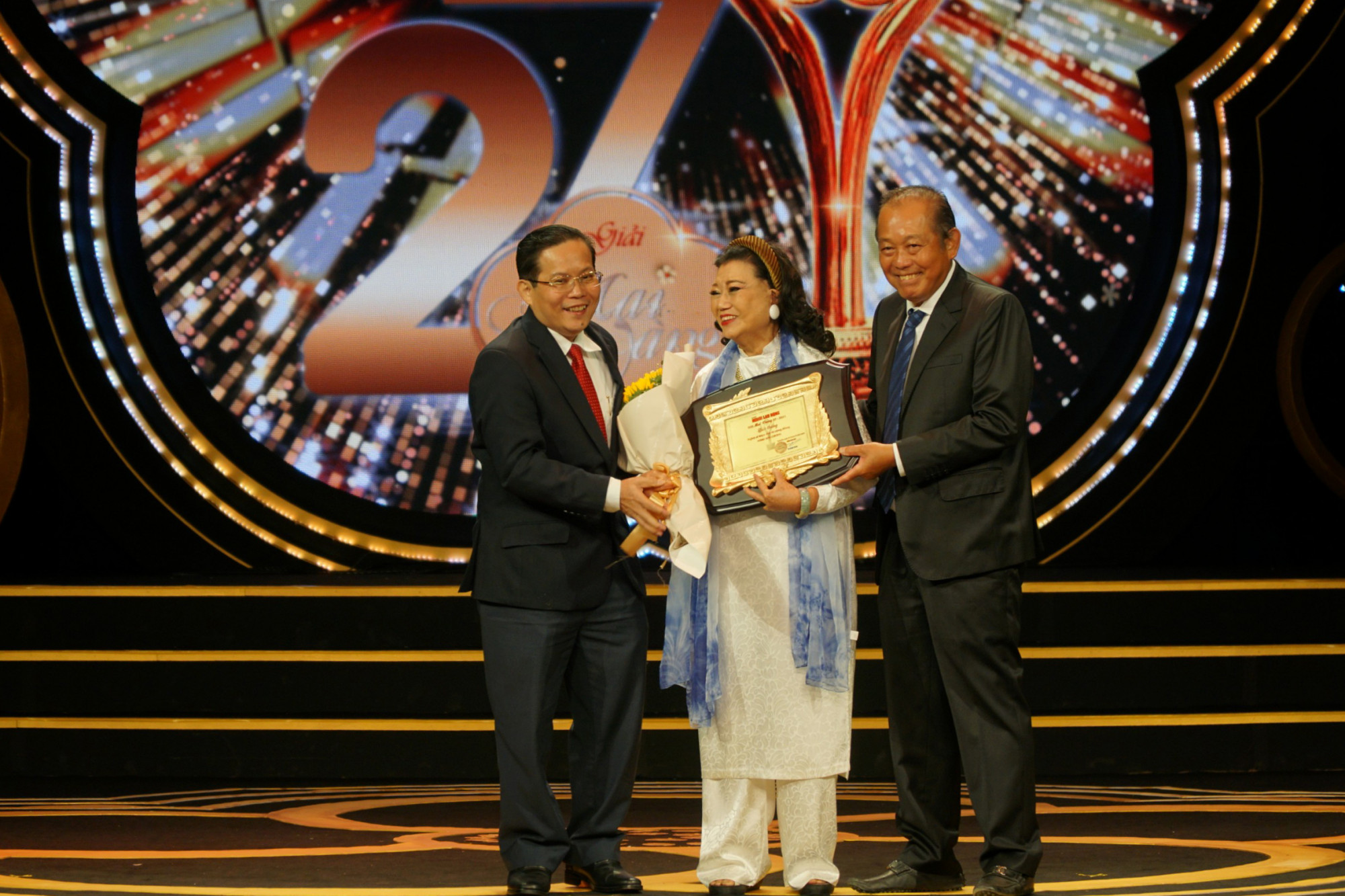 NSND Kim Cương nhận giải nghệ sĩ trọn đời vì cộng đồng