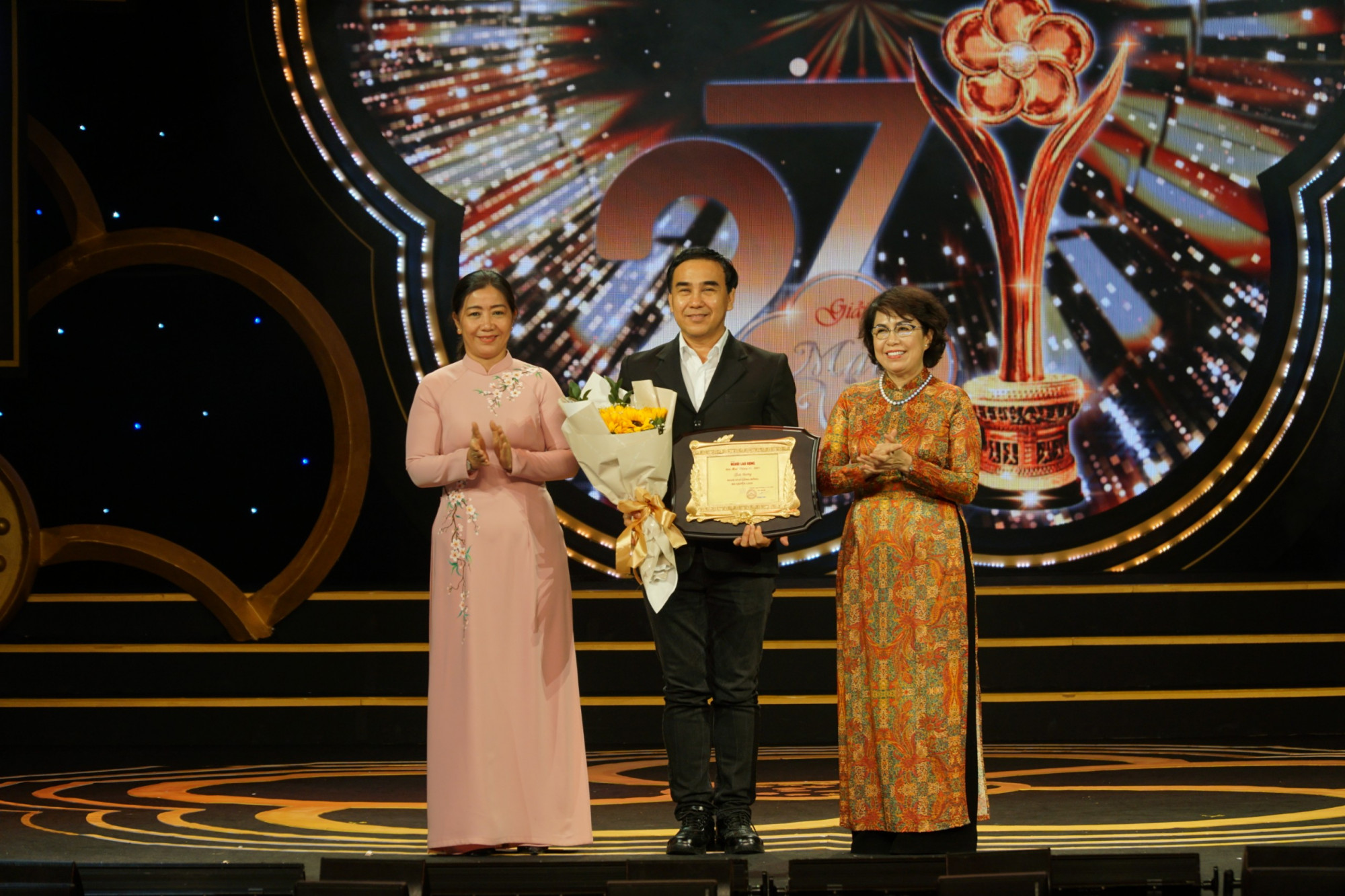 MC Quyền Linh nhận giải nghệ sĩ vì cộng dồng của năm