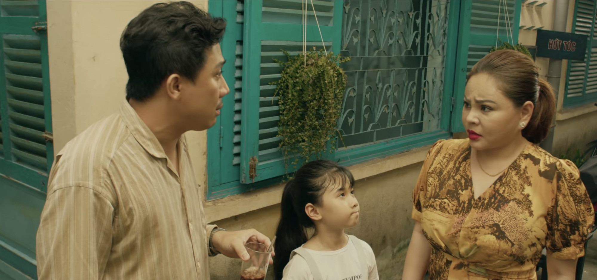 Phim tái hiện sinh động cuộc sống nơi con hẻm nhỏ ở Sài Gòn với mỗi con người là một gam màu khác biệt