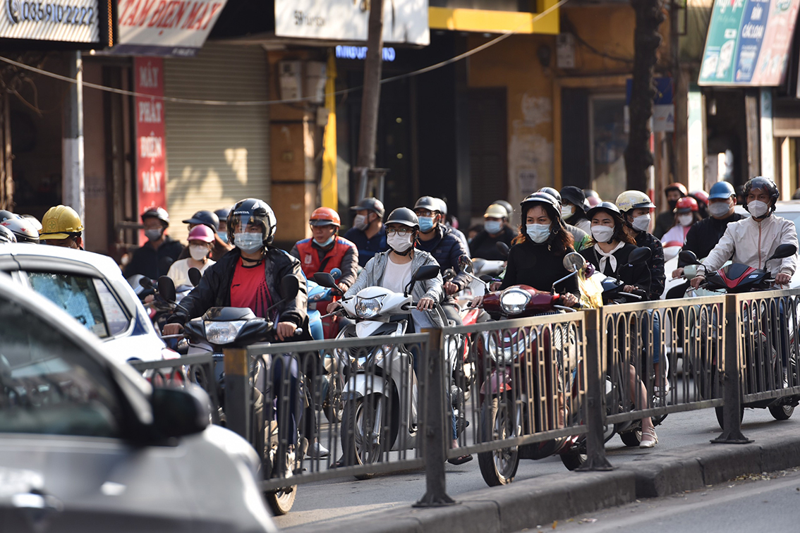 Nhu cầu đi lại tăng cao khiến giao thông Hà Nội luôn 'nóng'.