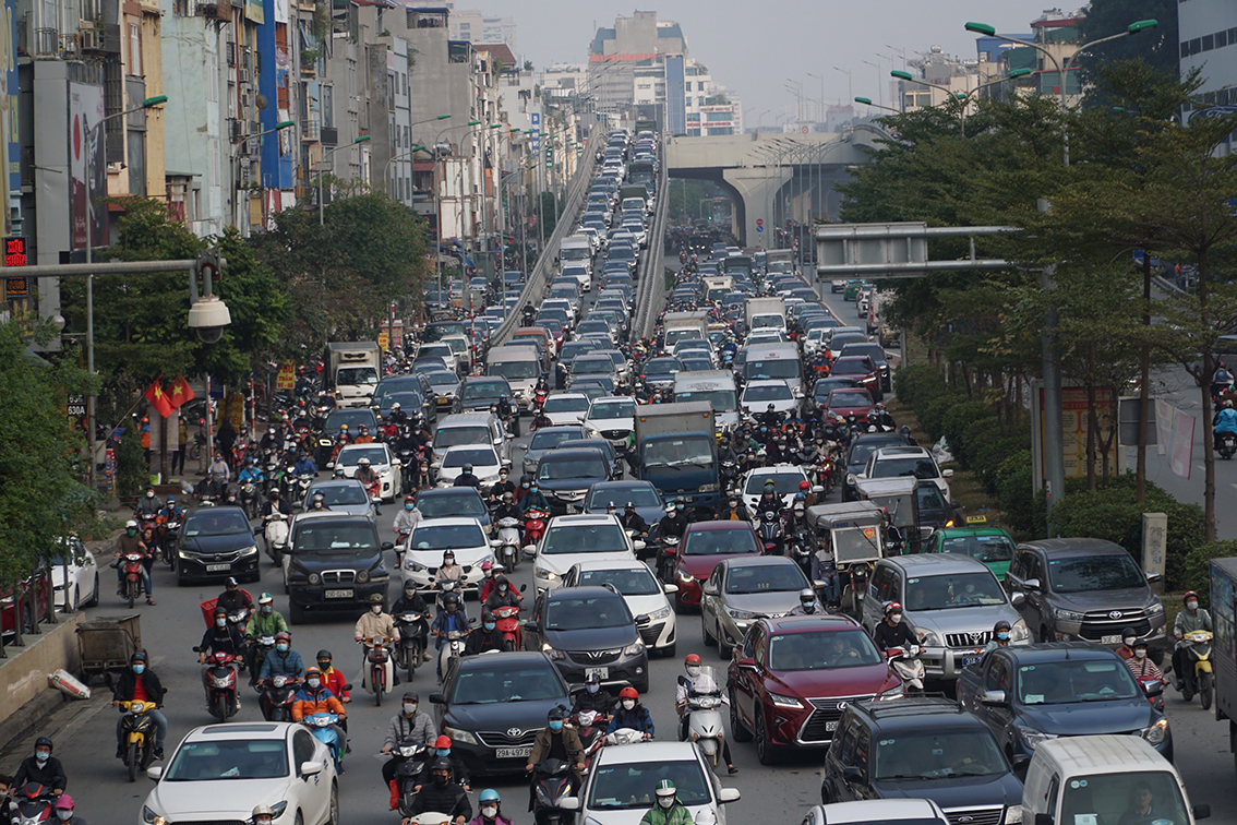 Ngã Tư Sở là điểm nóng giao thông của Hà Nội, những ngày này tình trạng ùn tắc xảy ra thường xuyên.