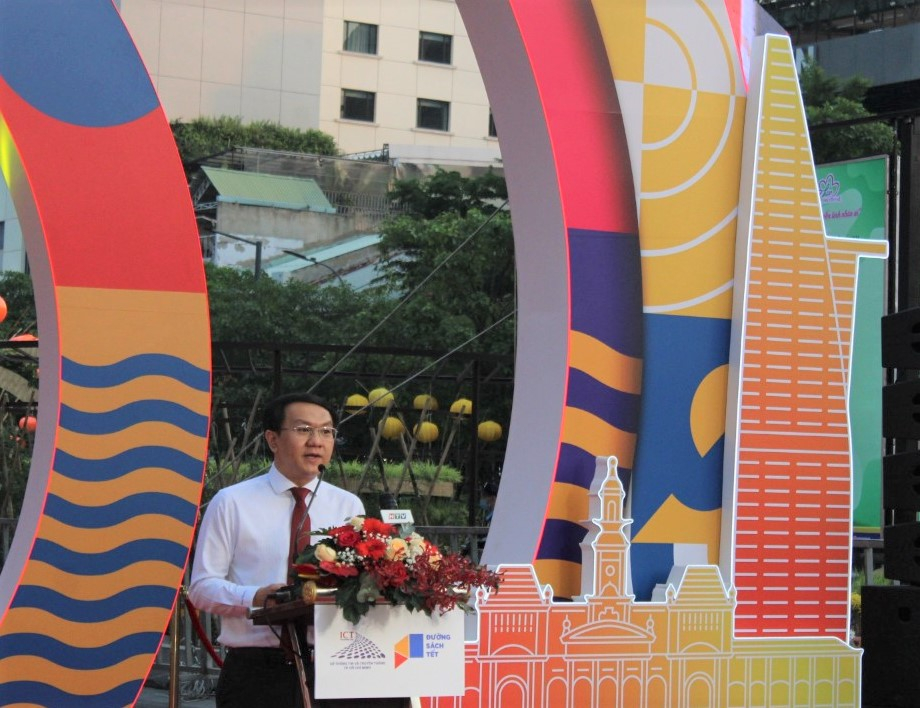 Giám đốc Sở Thông tin và Truyền thông TPHCM Lâm Đình Thắng phát biểu khai mạc Lễ hội Đường Sách Tết Nhâm Dần 2022.