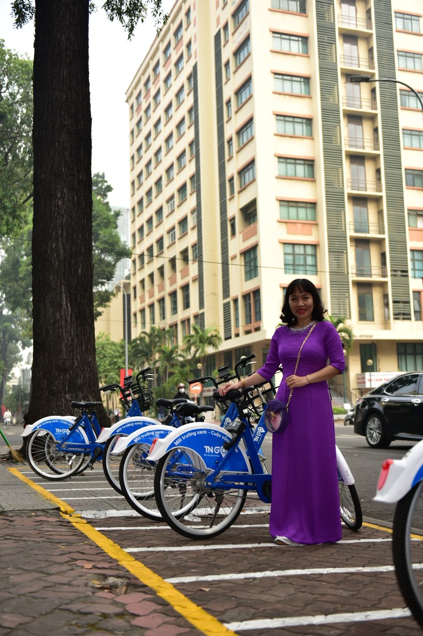 Năm nay có thêm xe đạp công cộng để làm duyên cho các tà áo dài