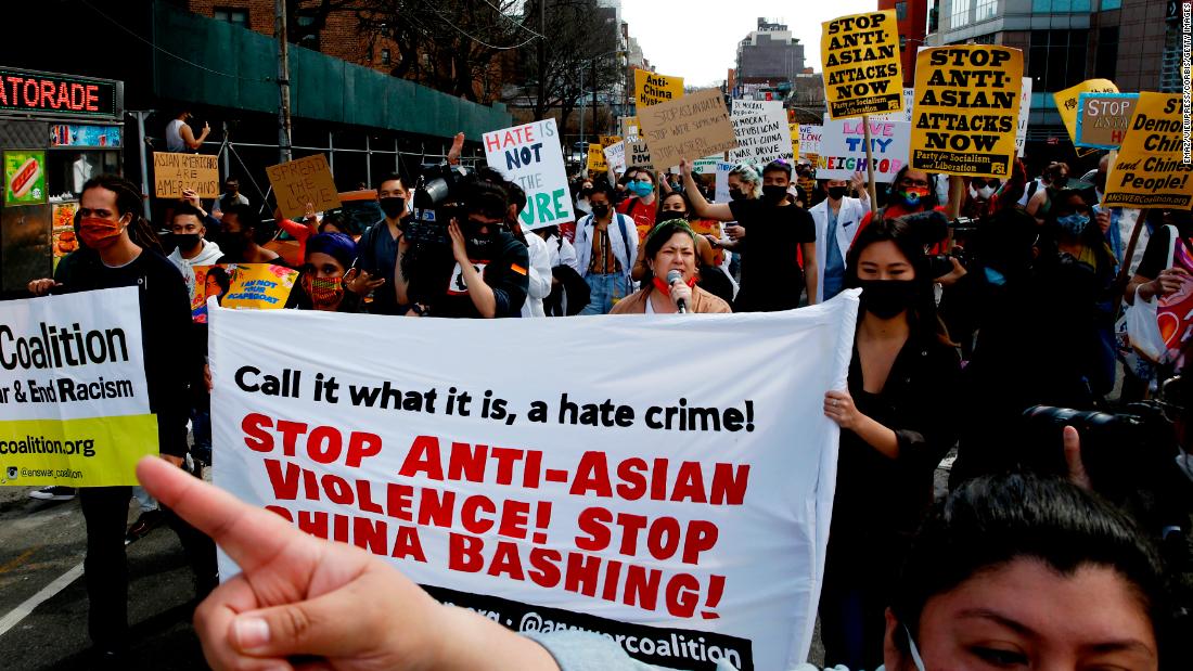 Hàng loạt cuộc biểu tình nổ ra trên khắp nước Mỹ phản đối tình trạng tấn công người gốc Á - Ảnh: CNN