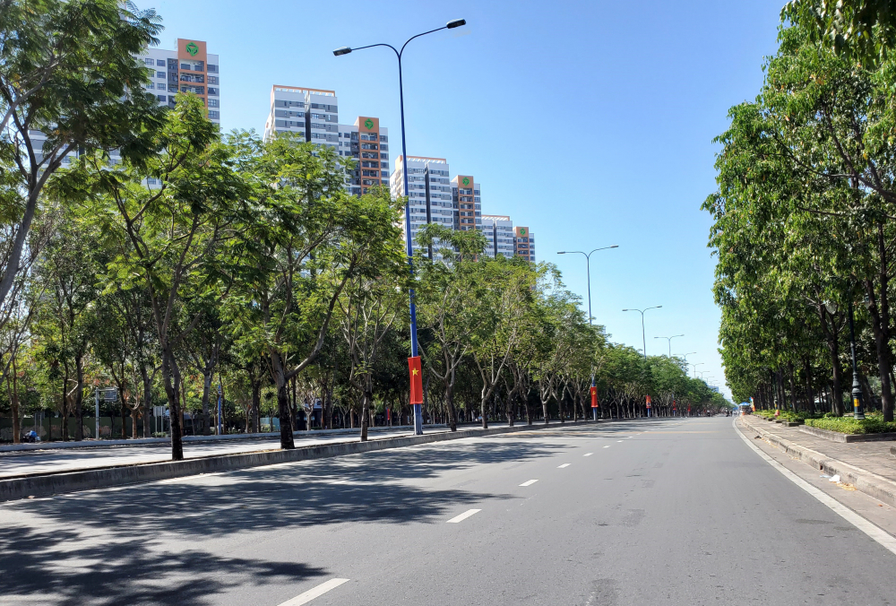 Đại lộ Mai Chí Thọ hướng từ TP Thủ Đức sang quận 1 nhiều thời điểm không có người di chuyển.