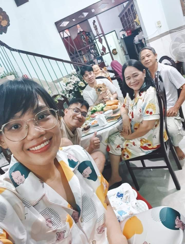 Gia đình nhỏ của chị Trang năm nay ăn tết ở Sài Gòn