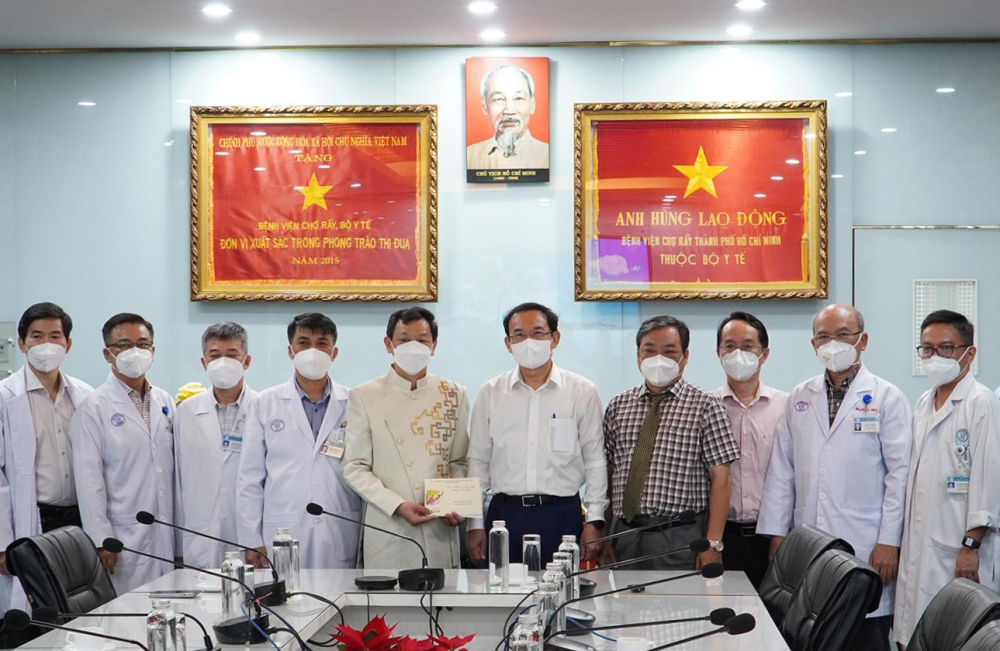 Bí thư Thành ủy TPHCM Nguyễn Văn Nên thăm, chúc Tết Bệnh viện Chợ Rẫy.