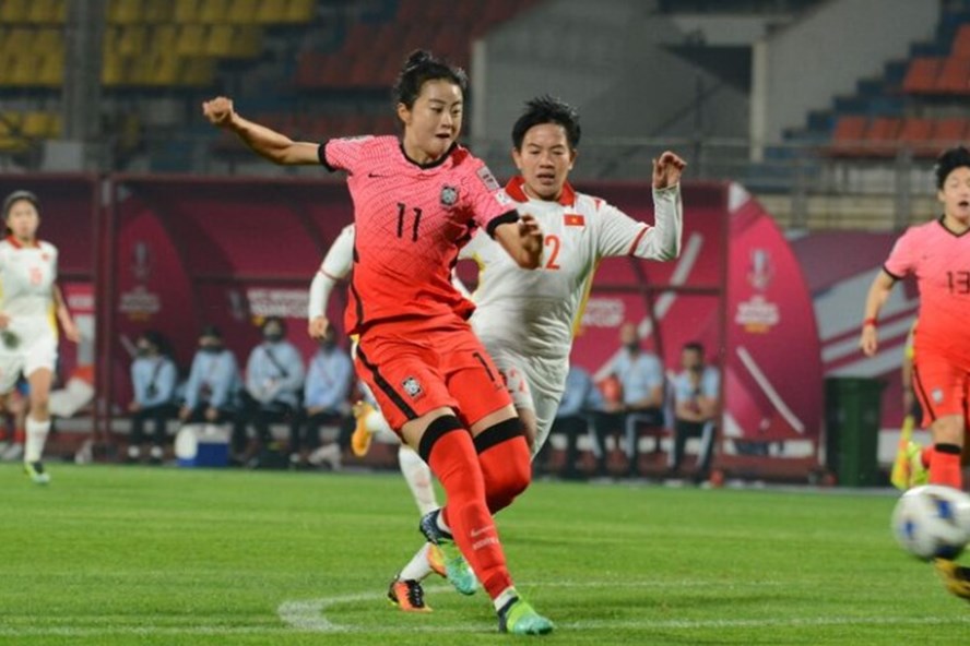 Trong hoàn cảnh đội hình sứt mẻ nghiêm trọng, đội tuyển nữ Việt Nam thua 0-3 trước nữ Hàn Quốc trong trận đấu ra quân