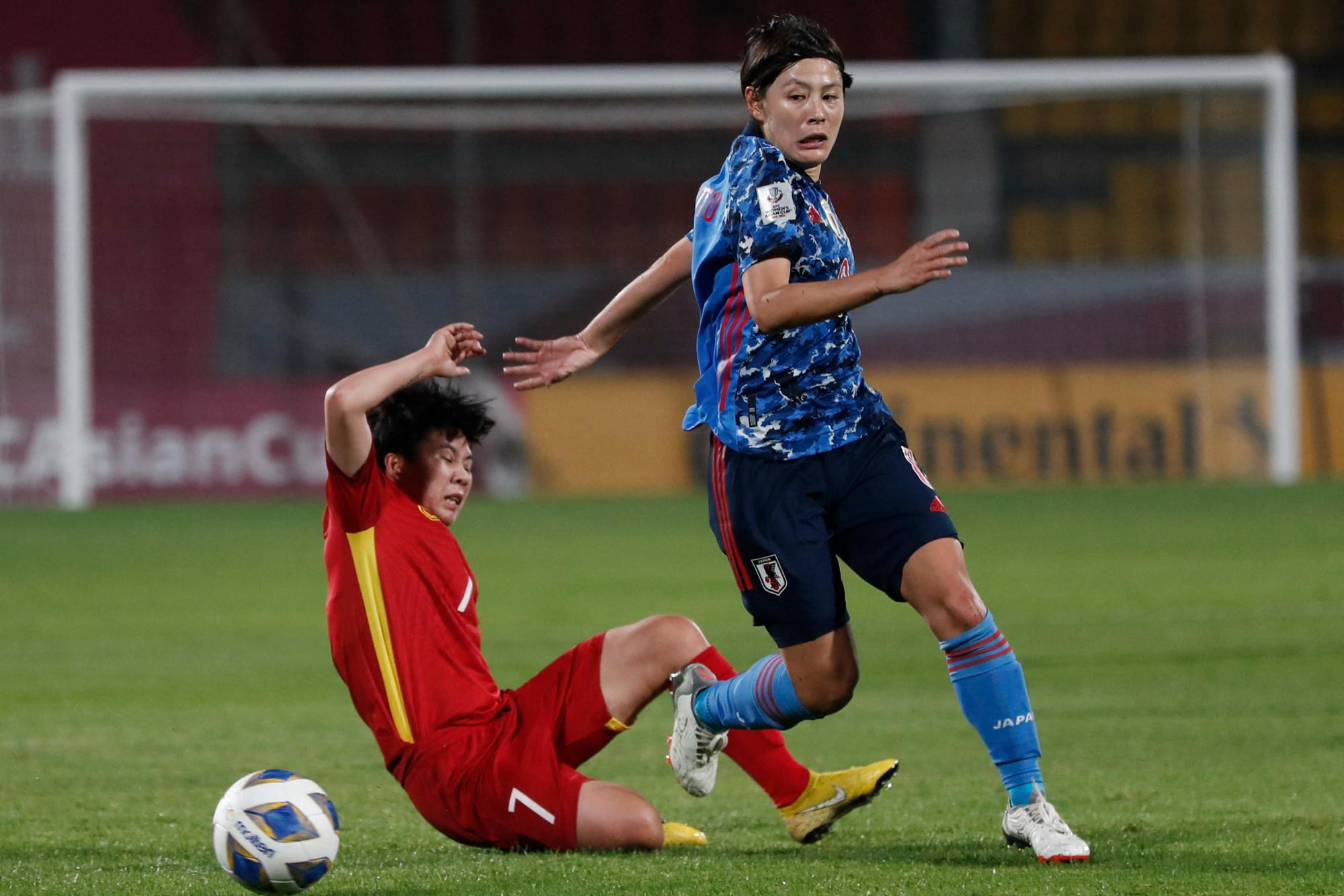 Các nữ tuyển thủ Việt Nam tiếp tục nhận thất bại 0-3 trước tuyển nữ Nhật Bản, tuy nhiên kết quả này không nằm ngoài dự tính của ban huấn luyện - Ảnh: AFC