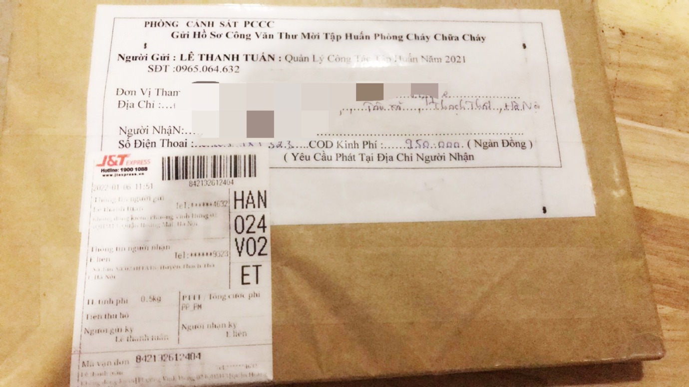 Bưu kiện mà đối tượng Lê Thanh Tuấn gửi cho các cơ sở kinh doanh - Ảnh: CACC