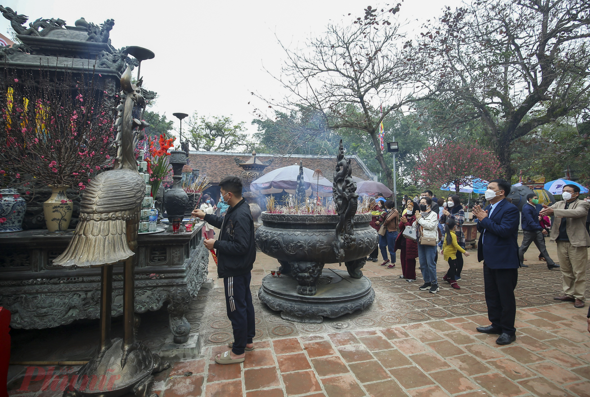 Năm nay tuy không tổ chức Lễ Khai ấn như thông lệ nhưng từ đầu năm, Đền Trần vẫn mở cửa cho du khách thập phương đến thăm viếng.