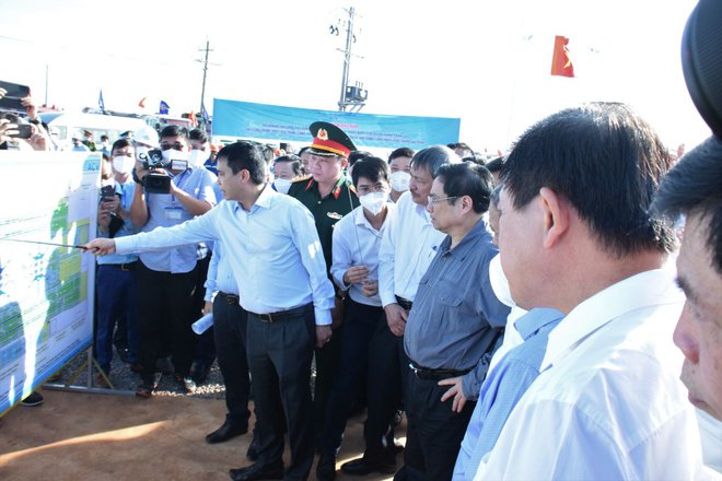 Thủ tướng Phạm Minh Chính kiểm tra, đôn đốc tiến độ dự án sân bay Long Thành - Ảnh: VOV.VN.