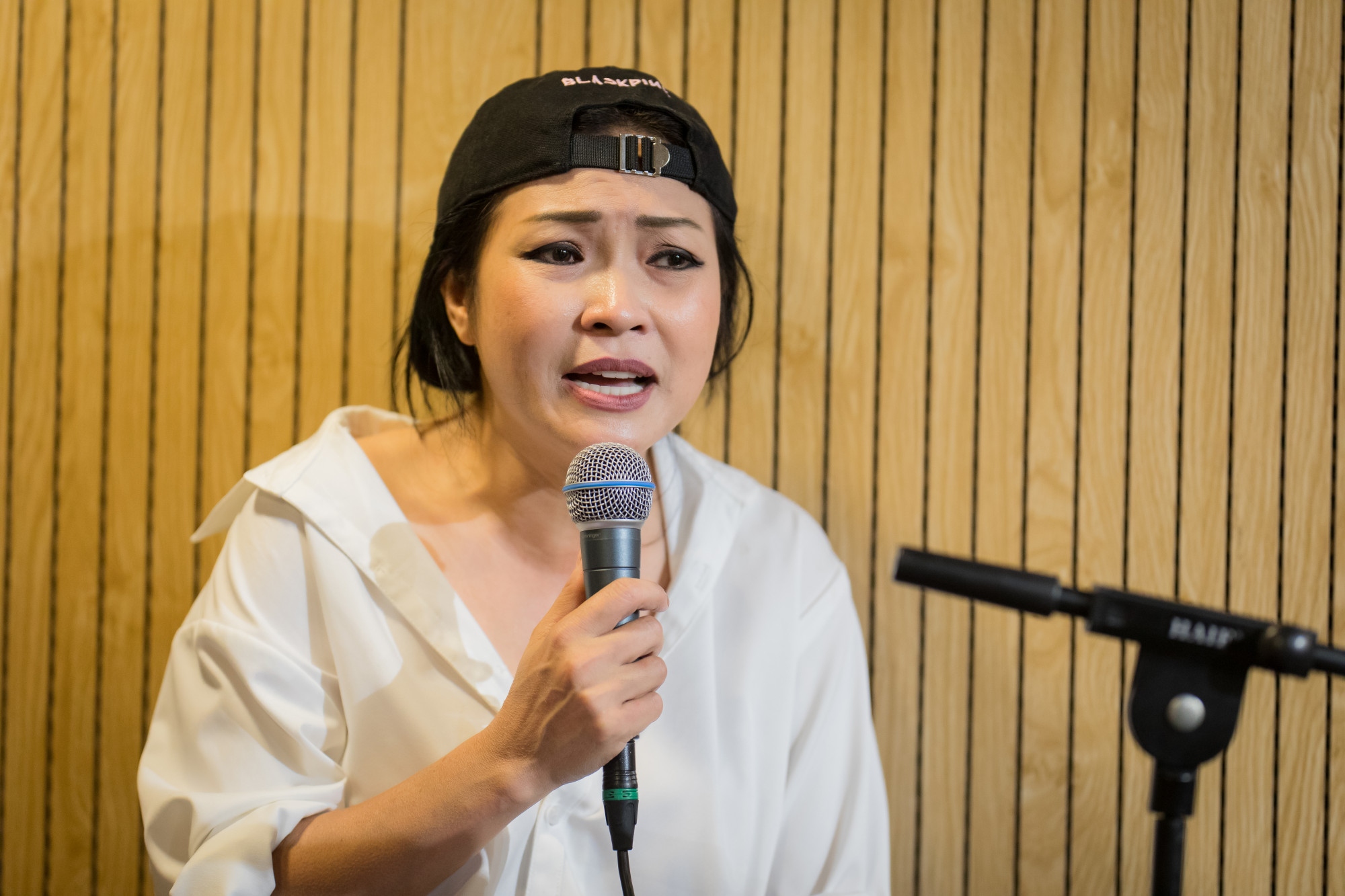 Ca sĩ Phương Thanh tích cực tại buổi tập luyên trước show.