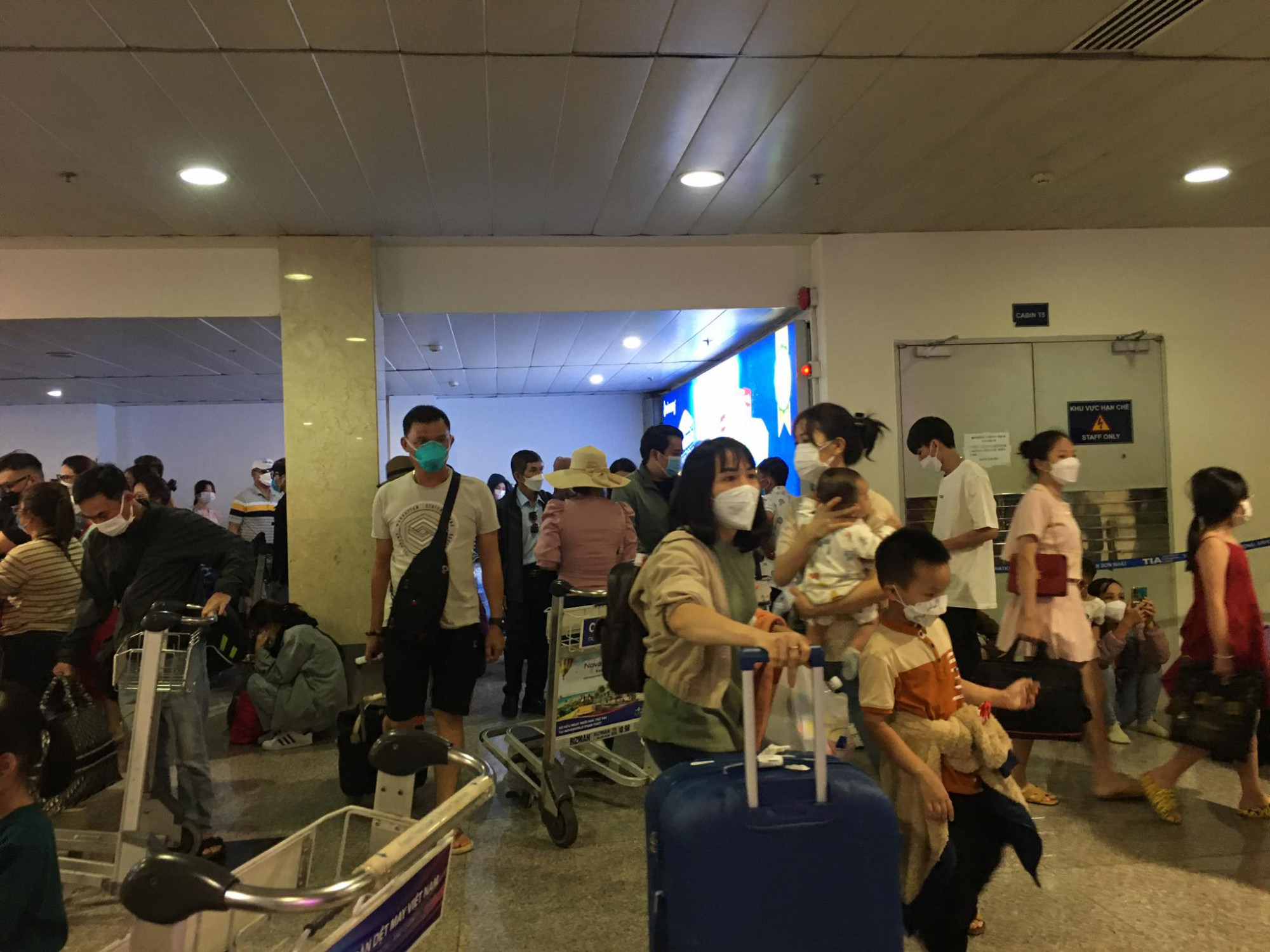 Ga nội địa, Cảng hàng không sân bay Tân Sơn Nhất trong những ngày Tết Nguyên đán thường xuyên trong cảnh đông nghẹt khách