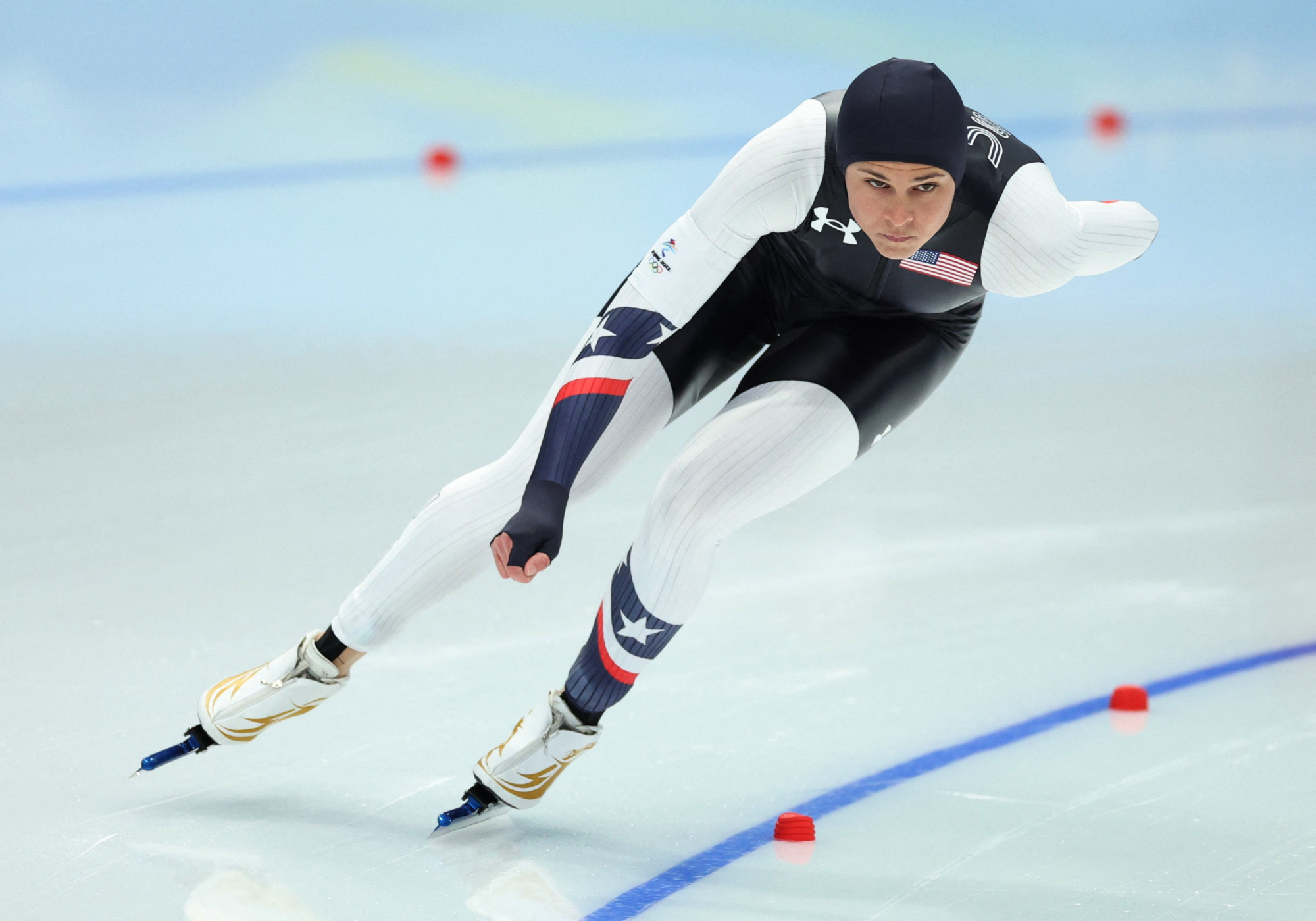  Erin Jackson là nữ vận động viên gốc Phi đầu tiên giành huy chương vàng Olympic mùa động trong môn trượt băng tốc độ.