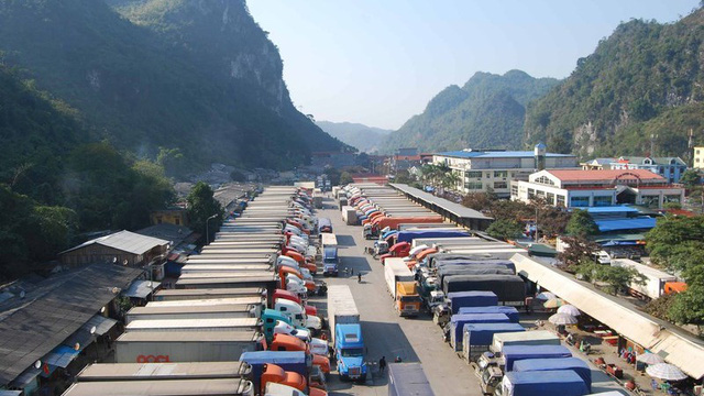 Tính đến sáng ngày 11/2/2022, tổng lượng xe hàng chờ xuất khẩu tại 03 khu vực cửa khẩu Hữu Nghị, Tân Thanh, Chi Ma đạt 1.646 xe