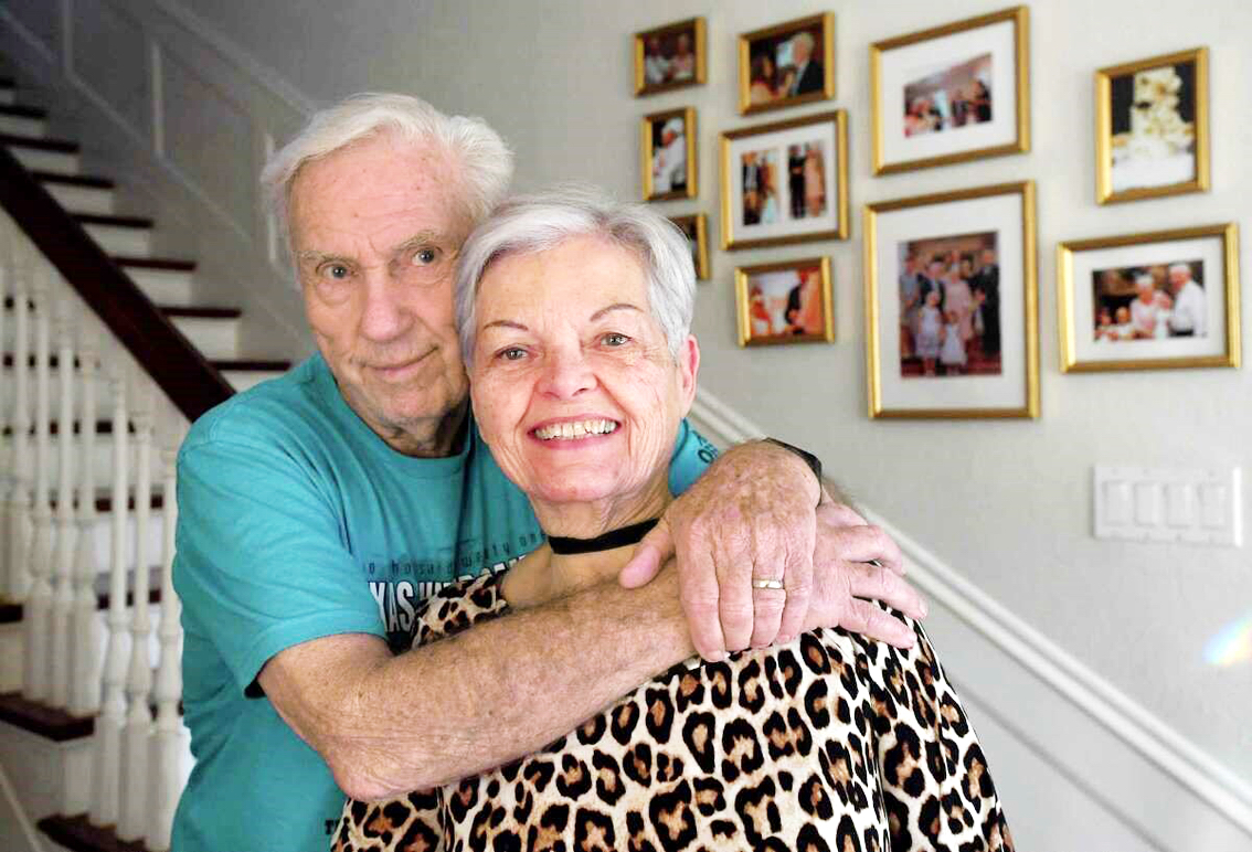 Bà Weldene và ông Graeme Smith đã tìm thấy tình yêu cuối đời sau khi gặp nhau qua match.com - ẢNH: THE ENTERPRISE