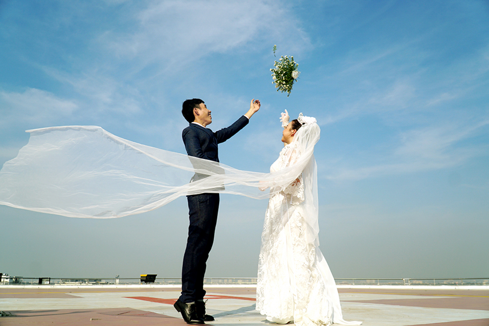Sau sáu năm yêu nhau, điều dưỡng Trần Thị Thúy Hằng và anh Phạm Tuân sẽ là cô dâu, chú rể trong lễ cưới tập thể ngày 20/2 tới - ẢNH: PHẠM AN