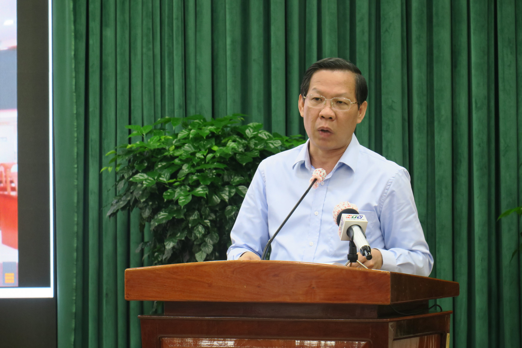Chủ tịch UBND TPHCM Phan Văn mãi tại hội nghị sáng 18/2