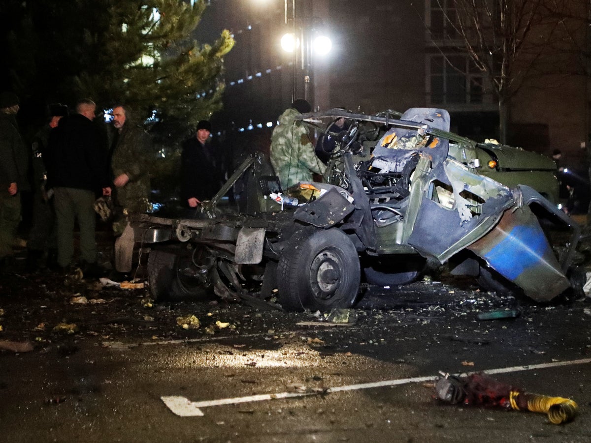 Hiện trường quả bom ô tô phát nổ ở Donetsk