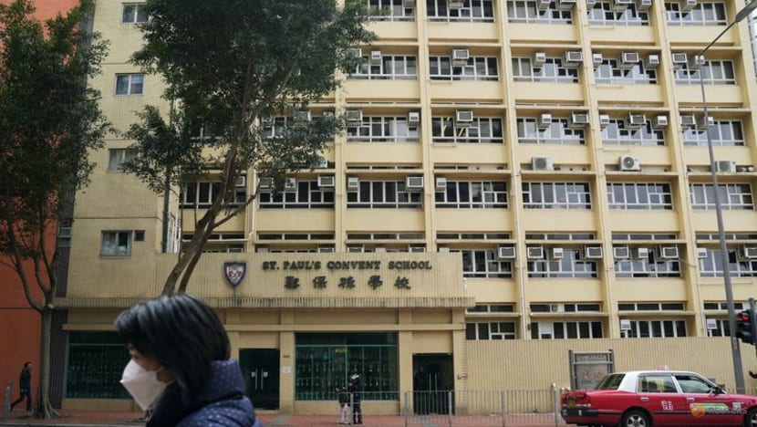 Học sinh tại đặc khu Hồng Kông, trung Quốc được nghỉ hè sớm để chính quyền biến trường học thành khu xét nghiệm và điều trị COVID-19