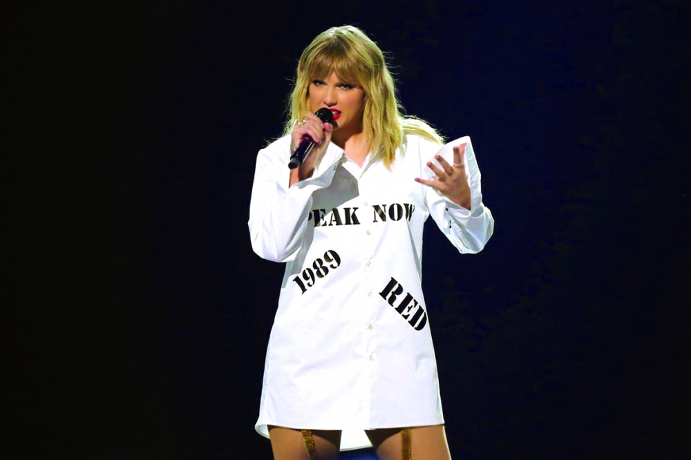 Những người nổi tiếng như ca sĩ Taylor Swift thường có rất nhiều người đeo bám, rình rập