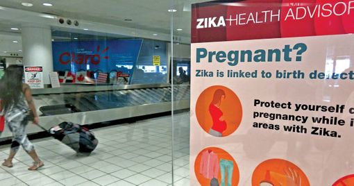 Nhiễm vi rút Zika trong thời kỳ mang thai có thể gây ra các dị tật bẩm sinh cho thai nhi và trẻ sơ sinh, bao gồm tật đầu nhỏ