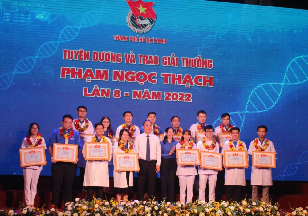 Giải thưởng Phạm Ngọc Thạch lần 8 - năm 2022 tuyên dương 80 điển hình thầy thuốc trẻ.