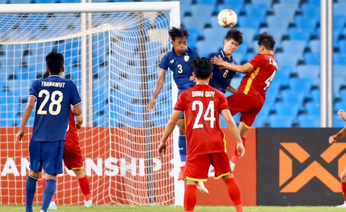Bảo Toàn đánh đầu ghi bàn ấn định chức vô địch cho U23 Việt Nam
