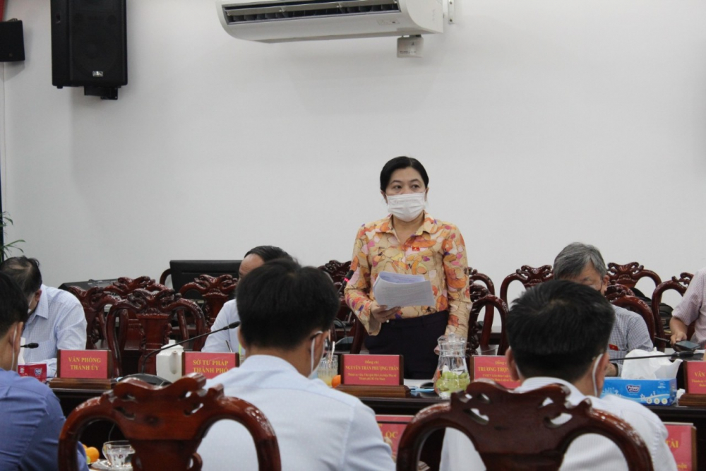 ĐBQH Nguyễn Trần Phượng Trân đề xuất huyện Bình Chánh đánh giá toàn diện hiệu quả của việc thực hiện quy định pháp luật về tiếp công dân và giải quyết khiếu nại, tố cáo.