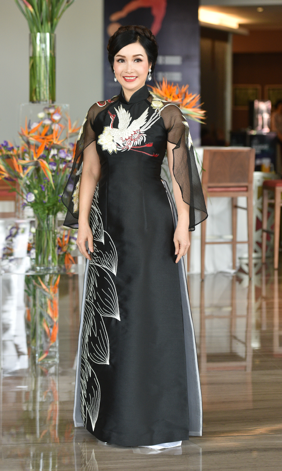 Hoa hậu Việt Nam 1988 xuất hiện trong một sự kiện với áo dài thanh lịch. Hiện, trực tiếp điều phối hoạt động của Quỹ Giáo dục Đại học và sau Đại học của Hàn Quốc tại khu vực Đông Nam Á.