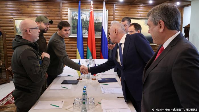 Các quan chức Nga và Ukraine tham gia cuộc đàm phán ở vùng Brest, Belarus hôm 3/3