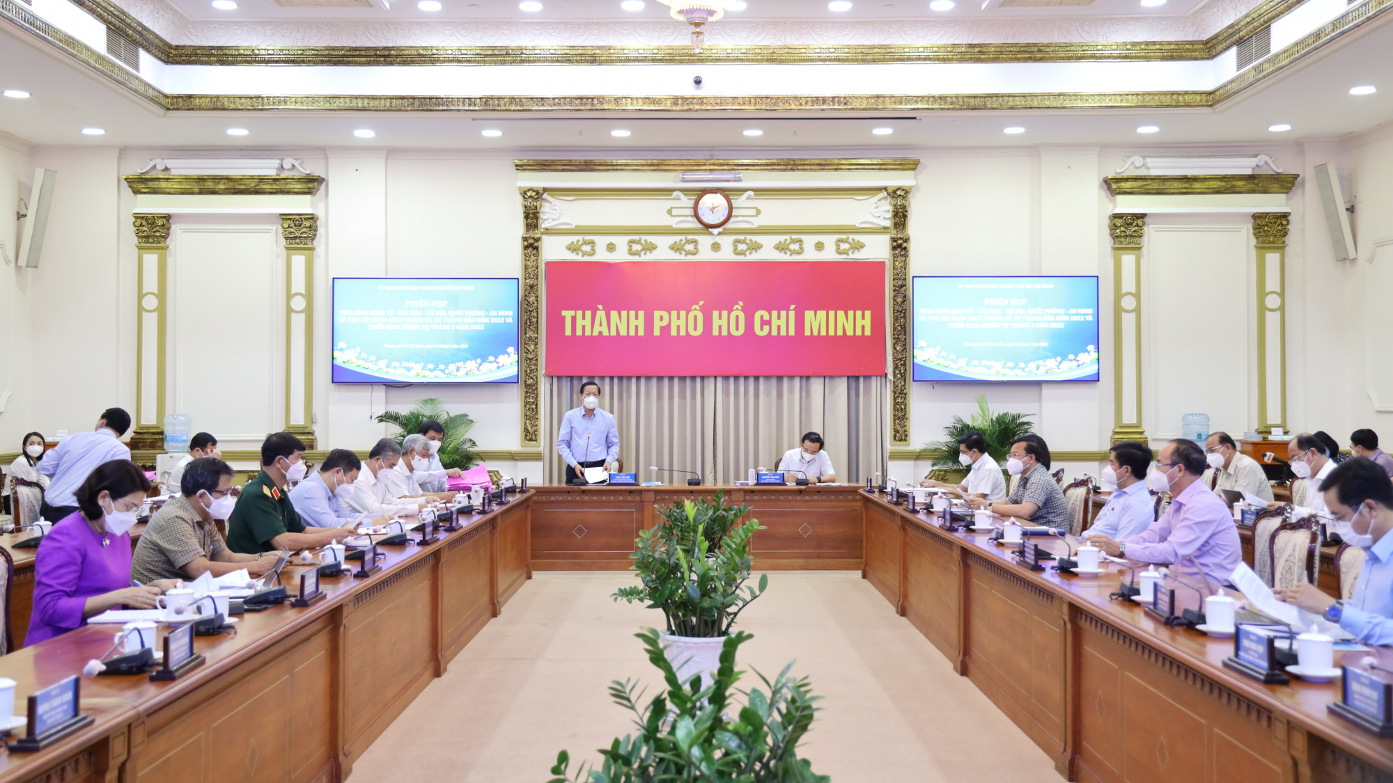 Phiên họp diễn ra chiều 4/3, Bí thư Tahn2h ủy TPHCM Nguyễn Văn Nên tham dự