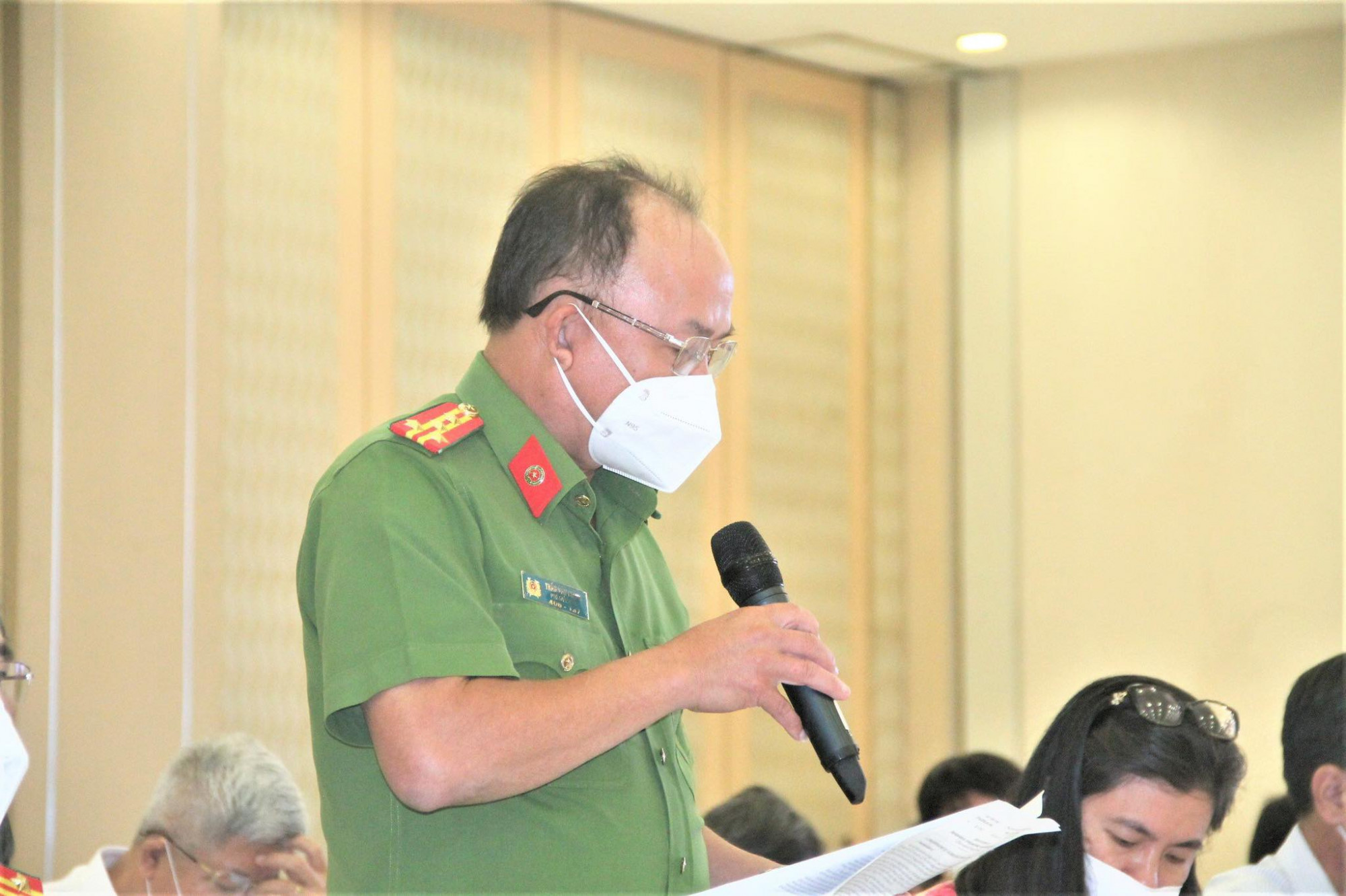 Đại tá Trần Văn Chính thông tin về tình hình an ninh trật tự trên địa bàn