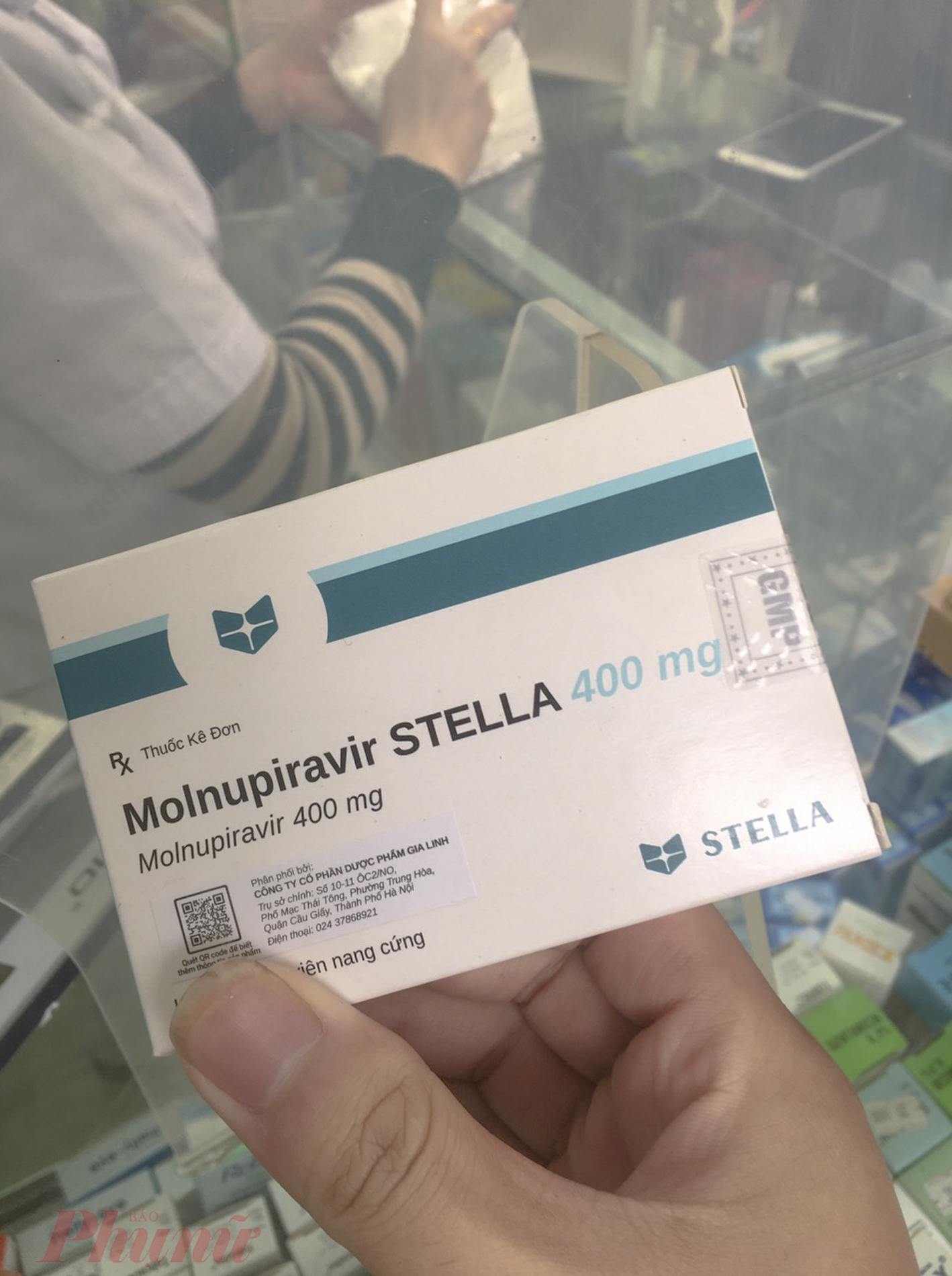 Người dân dễ dàng mua được thuốc Molnupiravir mà không cần giấy xác nhận F0 hay đơn thuốc của bác sĩ.