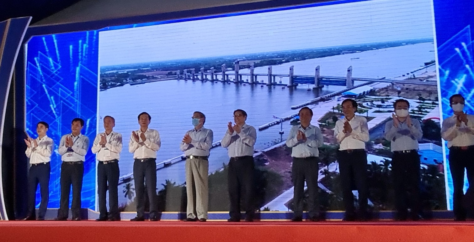 Thủ tướng cùng lãnh đạo các tỉnh thành miền Tây phát lệnh khánh thành công trình thủy lợi lớn nhất Việt Nam