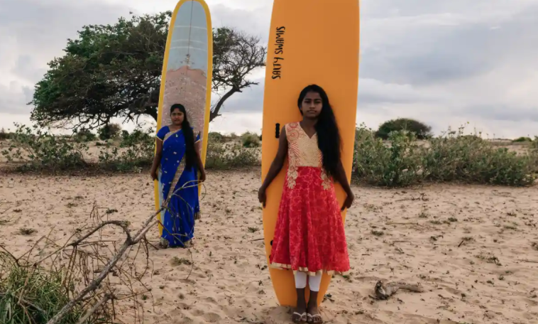 Nhiều cô gái địa phương bắt đầu tham gia lướt ván sau một sự kiện dạy họ cách lướt sóng vào năm 2015