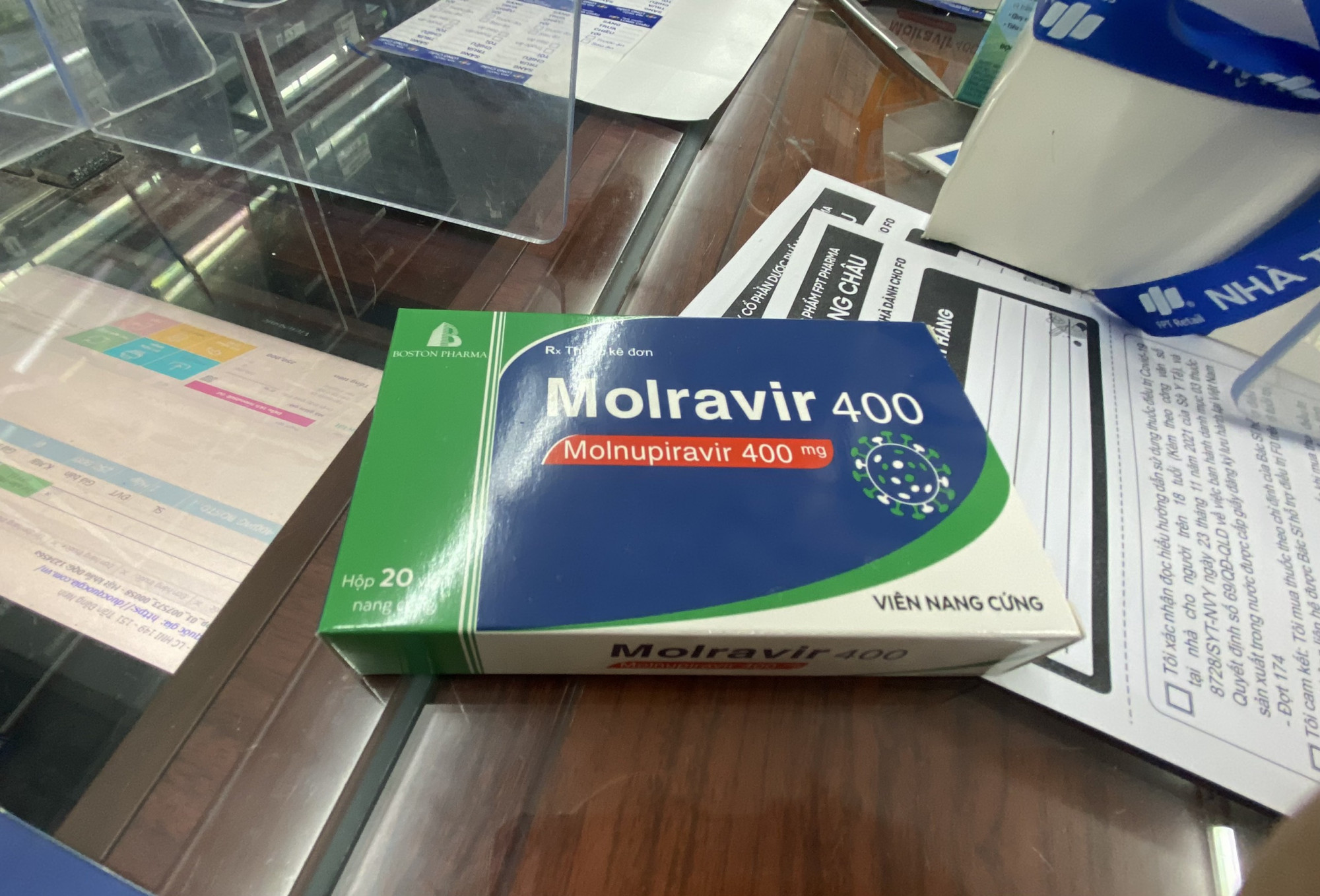 Người dân chỉ được sử dụng thuốc điều trị COVID-19 Molnupiravir khi có đơn thuốc của y bác sĩ.